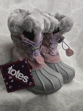 NWT Totes Lilac & Gray Girls' Winter Boots